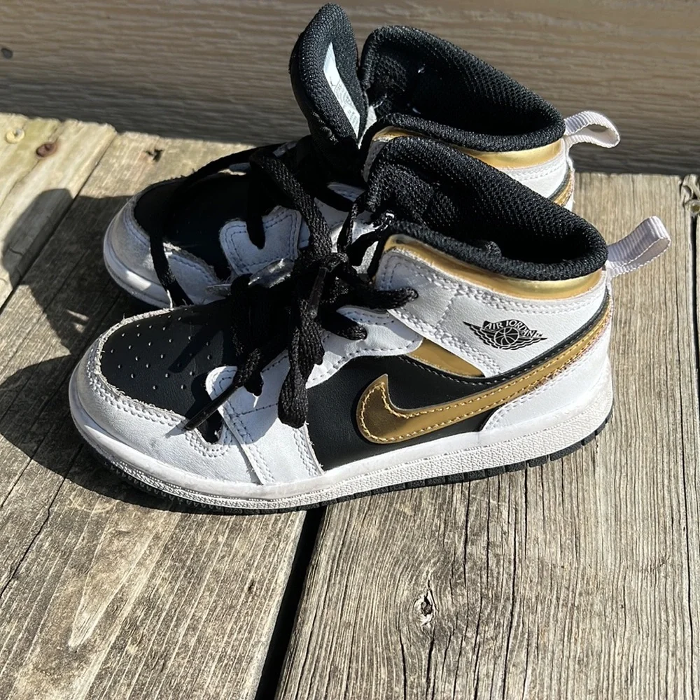 Jordan 1s - Picture 2 of 4